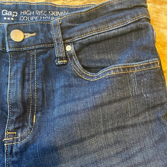 Gap Women’s High Rise Skinny Jeans - Dark Wash - Picture 3 of 6